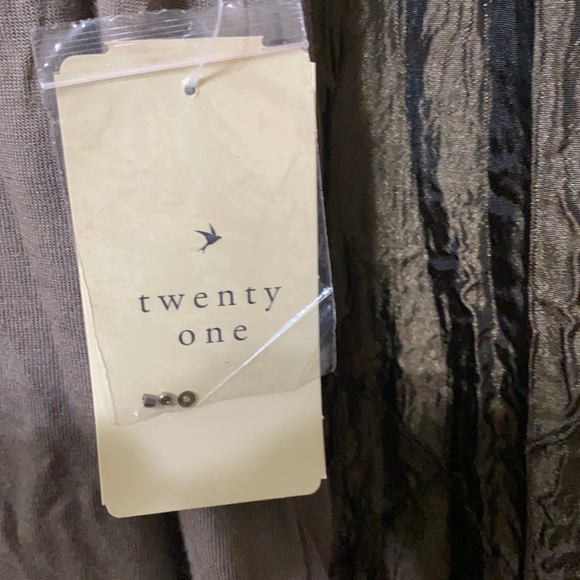 XXI Top - Picture 6 of 7